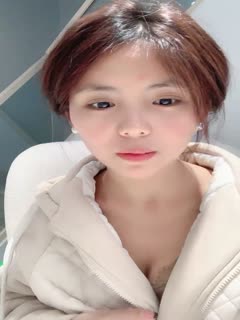 甜美颜值妹妹！娇小身材非常耐操！服装店地上操逼海报剧照